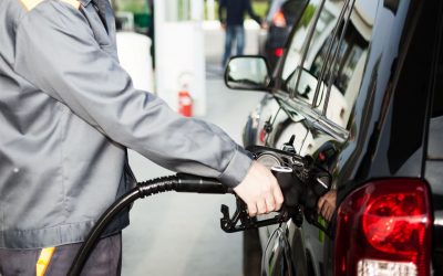 Em agosto, gasolina fica mais cara, porém, mais eficiente