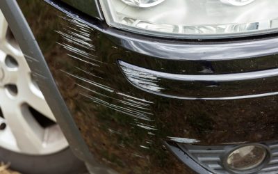 Quais reparos podem ser feitos em um carro riscado