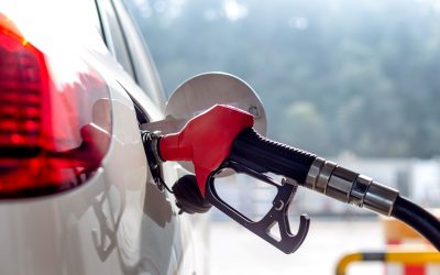 Qual o perigo em abastecer o carro com o motor ligado?