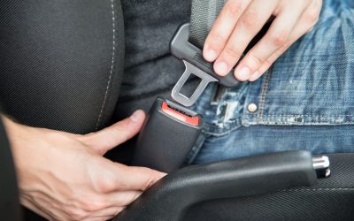 Entenda o motivo do cinto de segurança travar em subidas