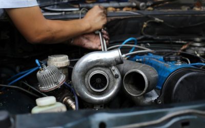 Com o motor em marcha lenta, o turbo gira?