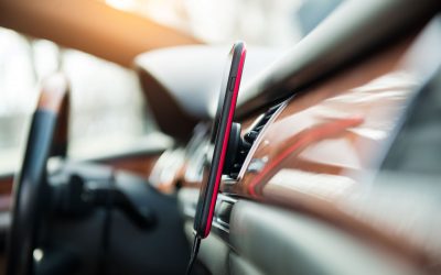 É permitido usar suporte de celular no carro?