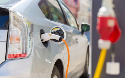 Um carro elétrico pode carregar outro?