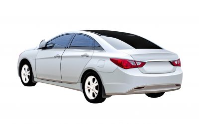 Já reparou que carro sedã não tem limpador no vidro traseiro?