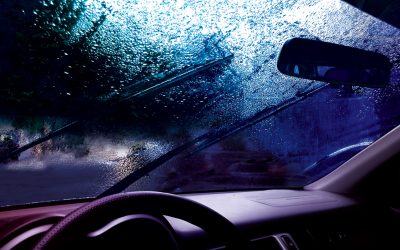 Saiba como manter a visibilidade perfeita do carro em dias de chuva