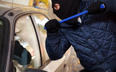 O para-brisa de um carro pode quebrar com um tapa?
