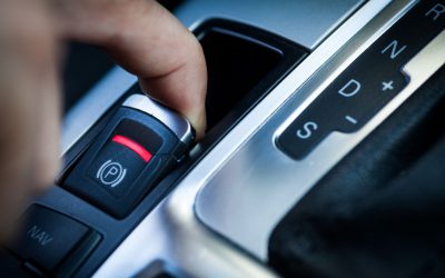 Freio de mão elétrico: é possível soltá-lo quando o carro está sem bateria?