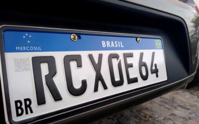 Projeto prevê retorno da identificação de estado e município nas placas de carro