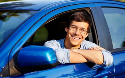 Qual a multa por dirigir sem óculos ou lentes de contato?