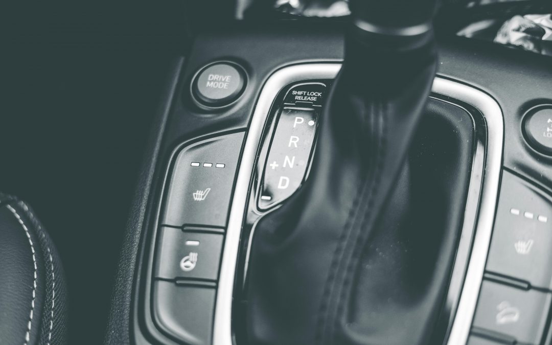 É possível mudar o câmbio do N para o D com o carro em movimento?