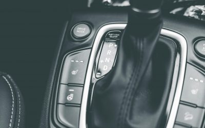 É possível mudar o câmbio do N para o D com o carro em movimento?