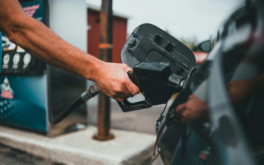 Quais os riscos de deixar o carro sem combustível?