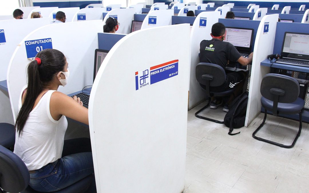 CNH: governo propõe aulas teóricas já no Ensino Médio