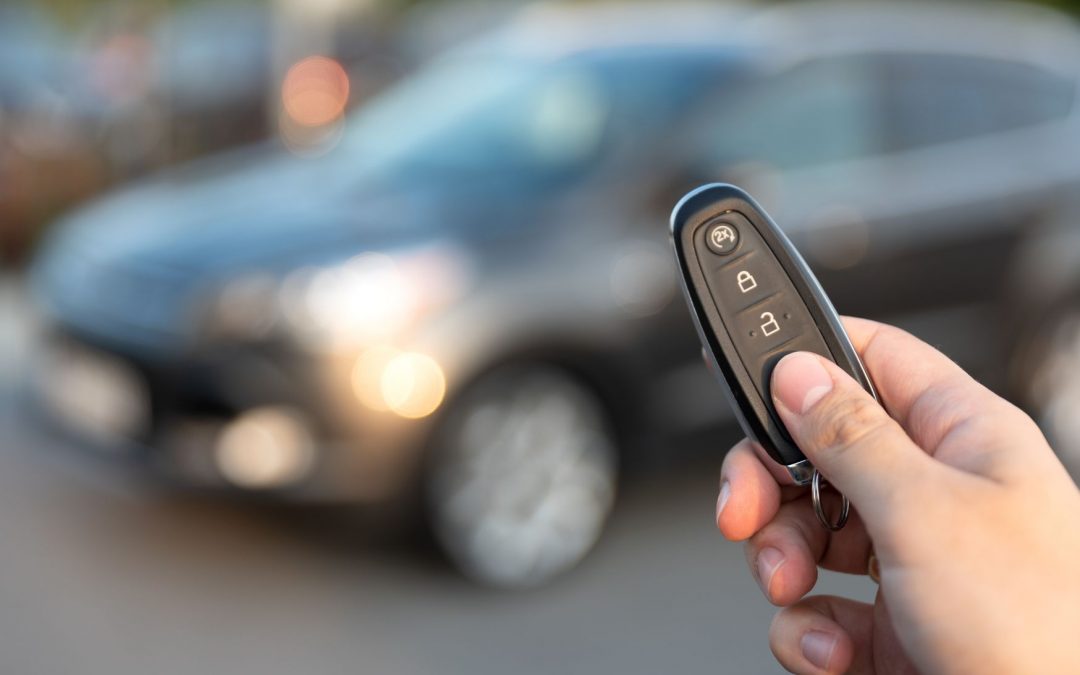 Chave presencial e portas abertas podem descarregar a bateria do carro